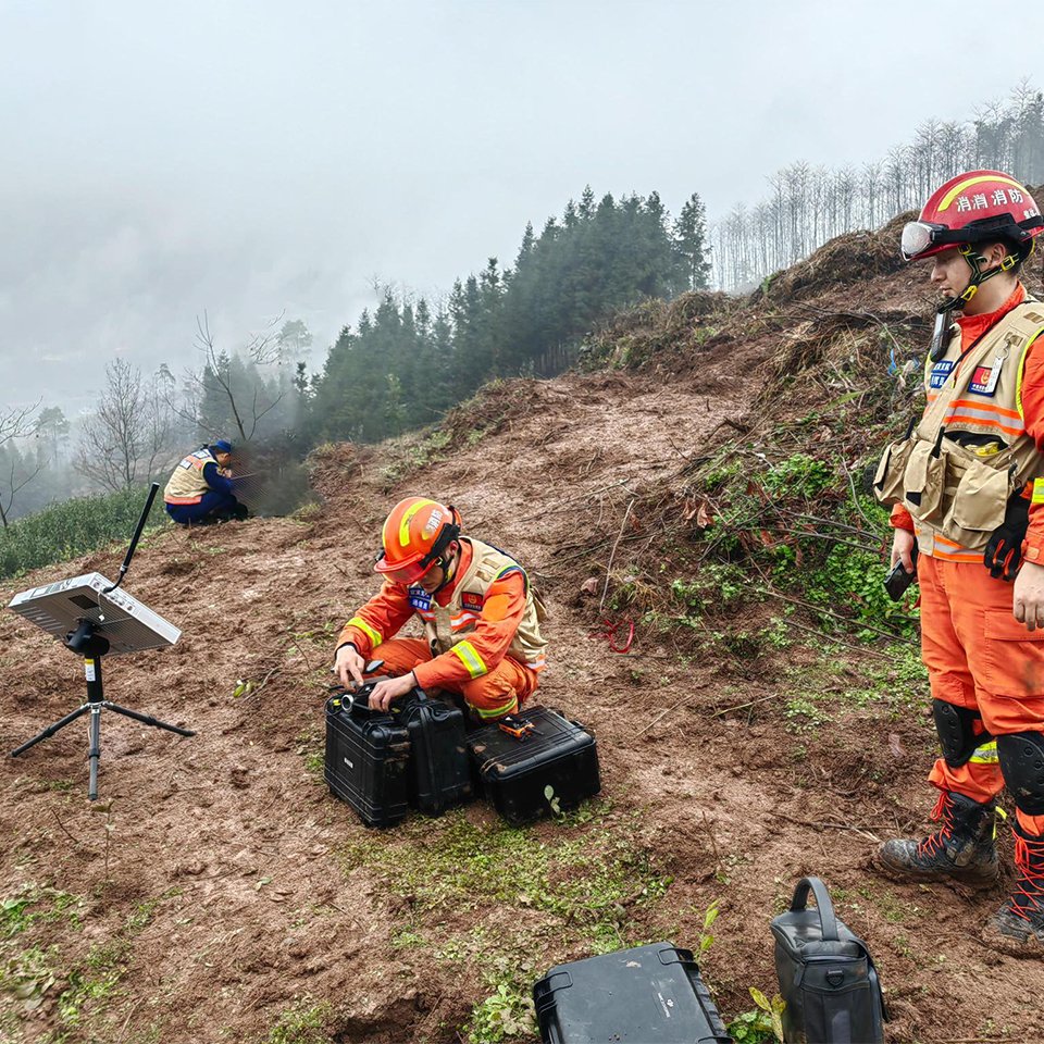 UAV Tracking & Control System for Emergency Response