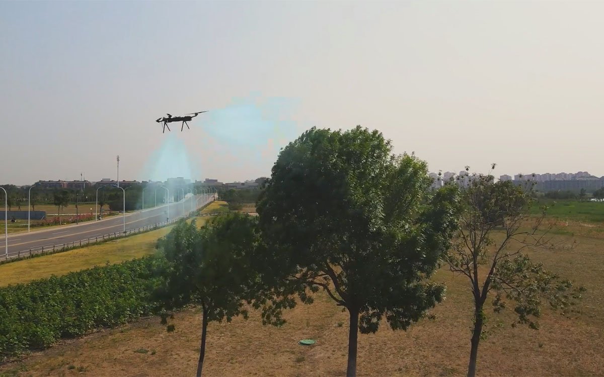 eX4 quadcopter maintaining stable hover in strong crosswind conditions