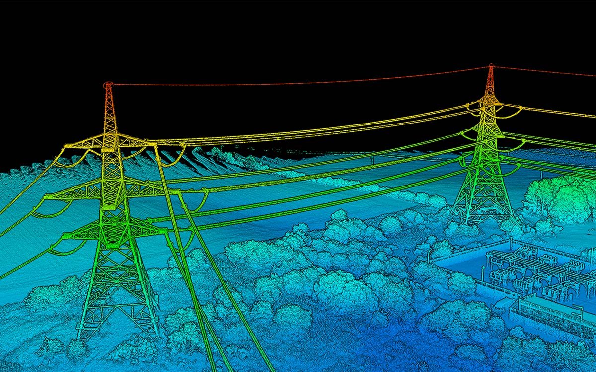 ATS Special antenna tracking system maintaining UAV data link during powerline inspection along a high-voltage transmission corridor