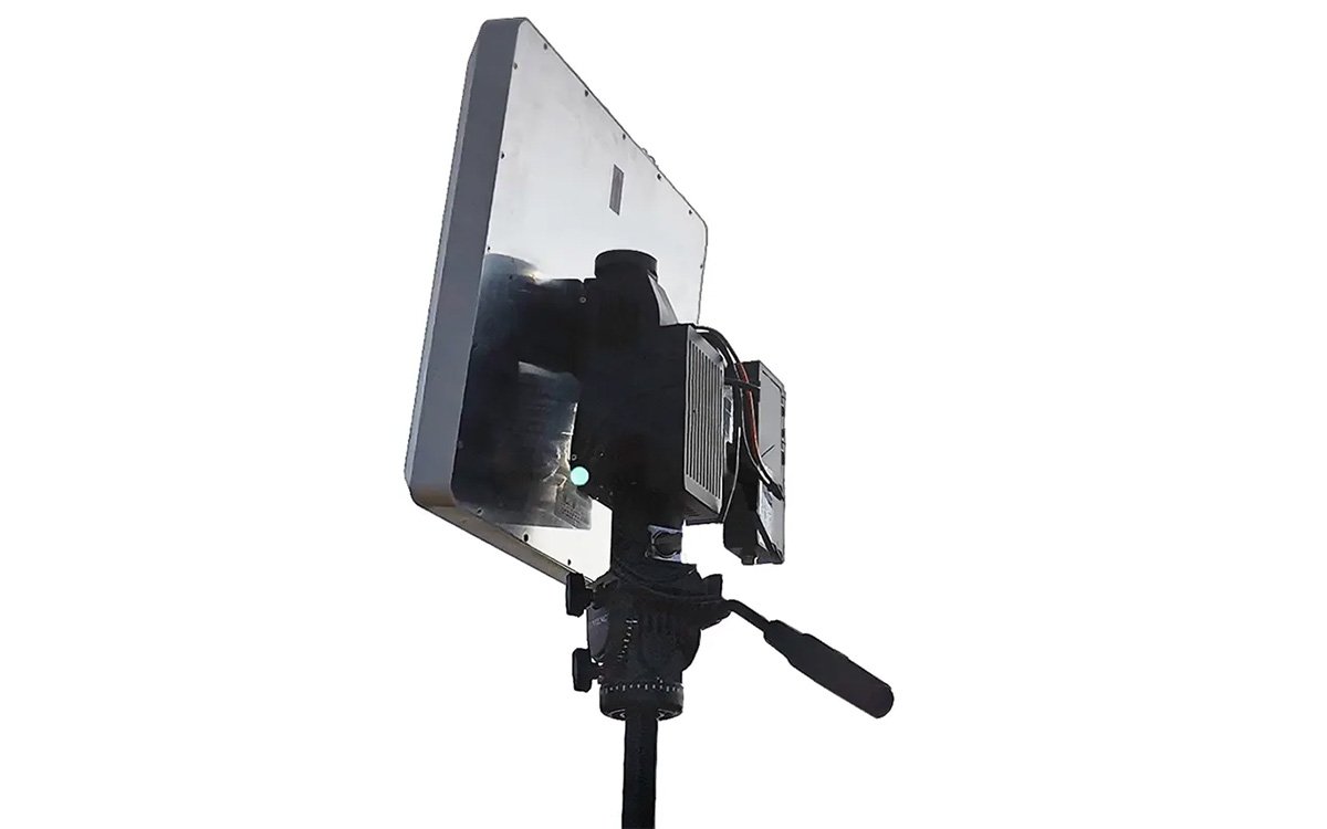 MF18 automatic antenna tracking gimbal with 360-degree azimuth and 0.5-degree pointing accuracy for UAV data link