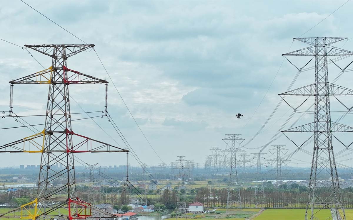 ATS Basic UAV antenna tracking system used for power line and pipeline corridor inspection