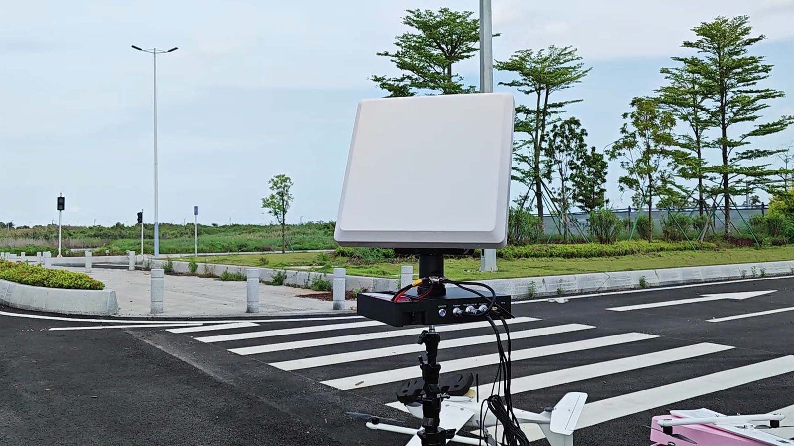 Compact long range UAV antenna tracking system ATS Basic for reliable drone communication